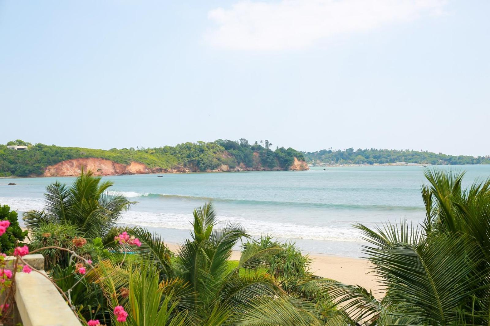 Relax Beach Resort Weligama Luaran gambar
